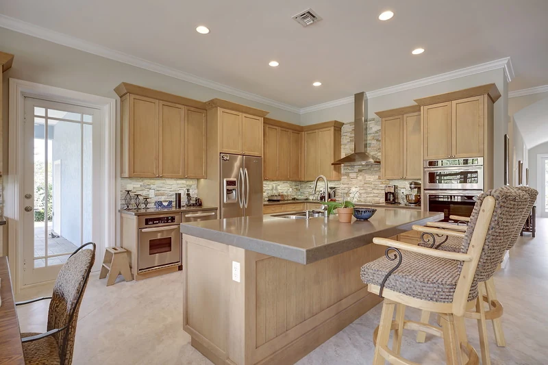 Dunn Residence — 694 Middle River Drive, Fort Lauderdale